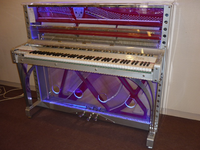 Piano transparent Garry Pons